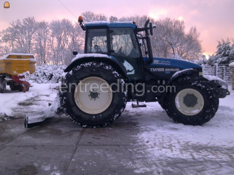 Trekker met sneeuwschuif