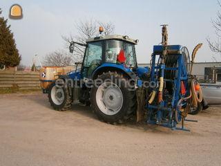 Trekker met drainage door... Omgeving Almere