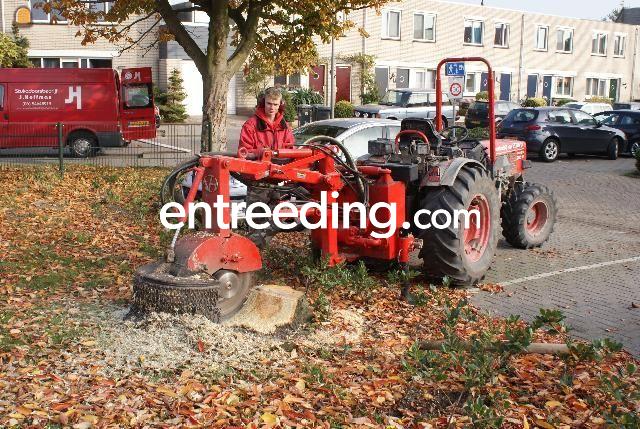 Trekker met kleine stobbefrees