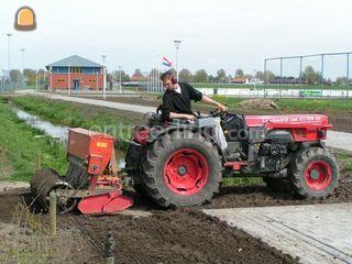 Trekker met zaaimachine Omgeving Rotterdam