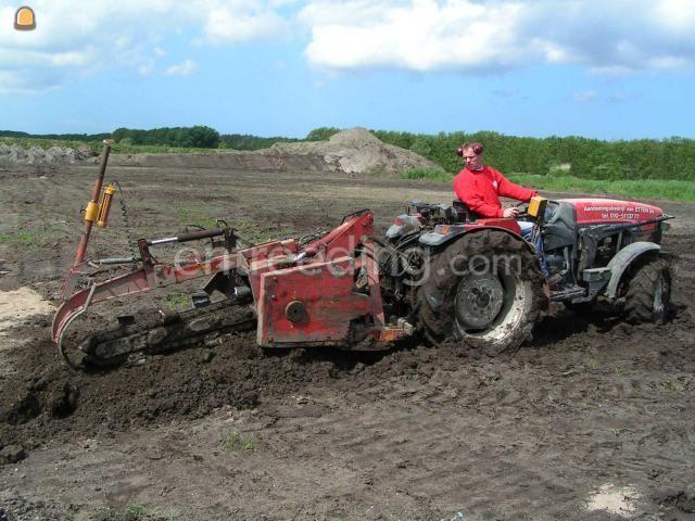 Trekker met kettinggraver