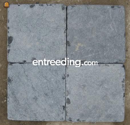 Getromelde blauwsteentegels