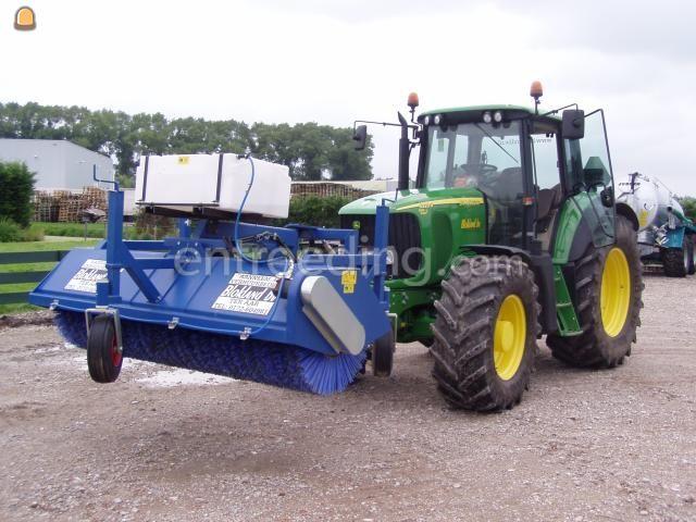 John Deere 6620 met veegbezem