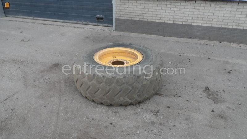 Volvo L110/L120 velg + Michelin band