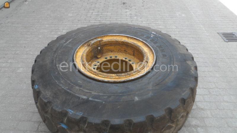 Volvo L110/L120 velg + Michelin band
