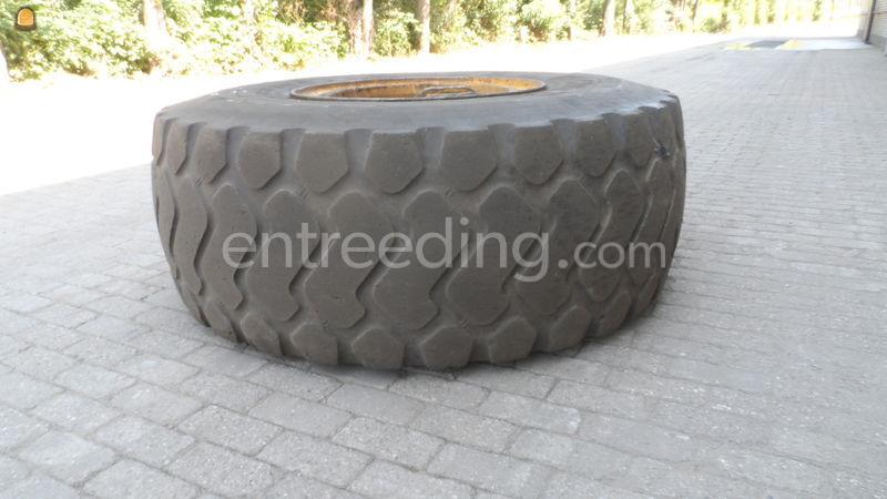 Volvo L110/L120 velg + Michelin band
