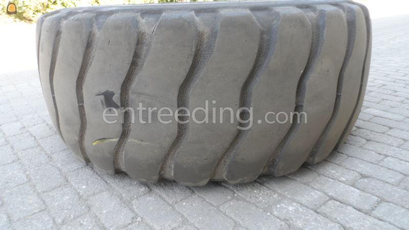 Volvo A25 velg + Bridgestone band