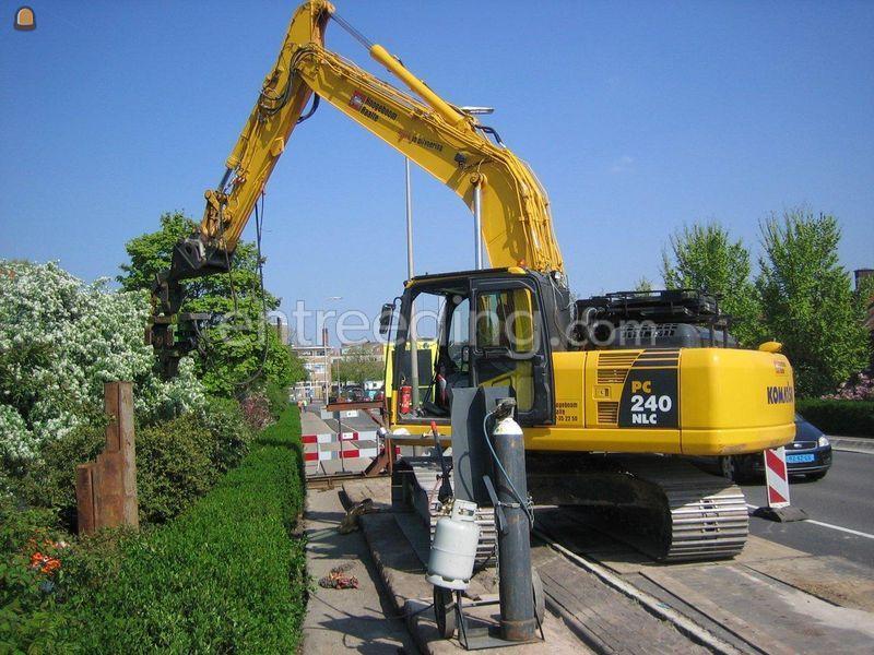 Komatsu PC240