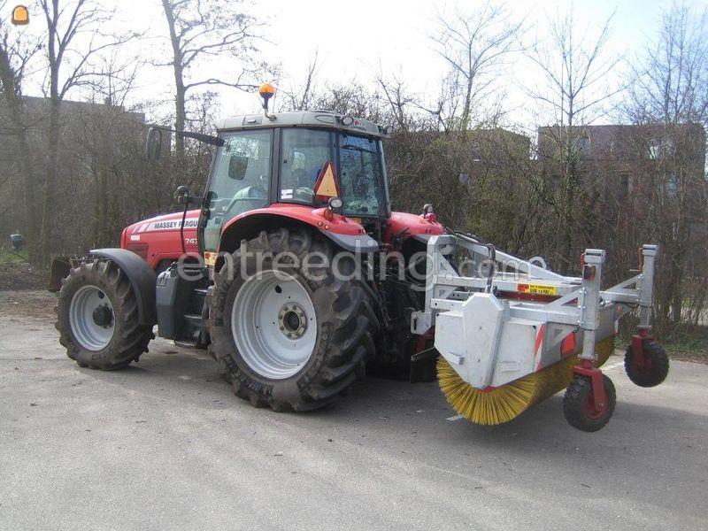 Tractor + veegmachine