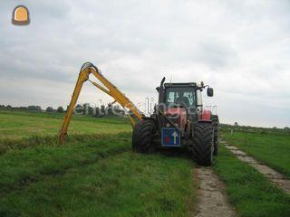 MF + Herder met maaikorf Omgeving Rotterdam