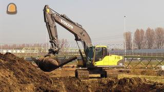 Volvo EC210C Omgeving Maarssen