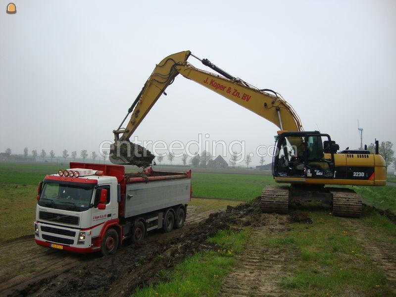 Caterpillar 323D Semi Longfront