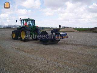 Trekker met trilwals Omgeving Terneuzen