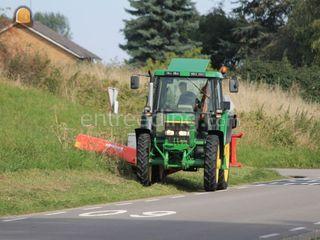 Trekker met klepelmaaier Omgeving Terneuzen