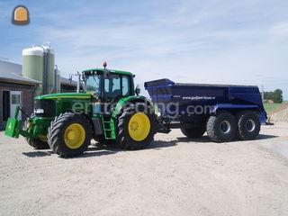 Trekker met gronddumper Omgeving Terneuzen