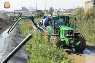 Trekker met waterwagen Omgeving Terneuzen