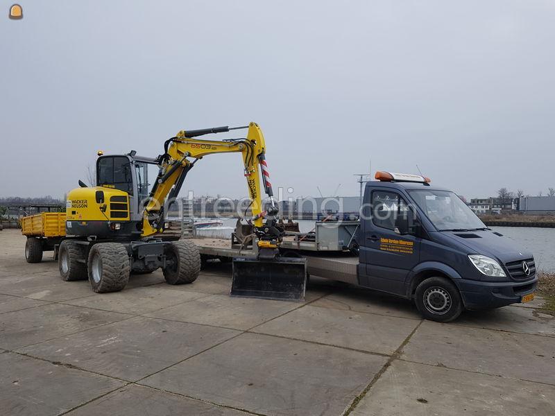 Mercedes springter met een BE-oplegger