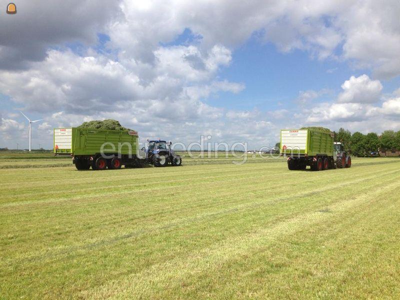 Opraapwagen Claas Cargos met trekker
