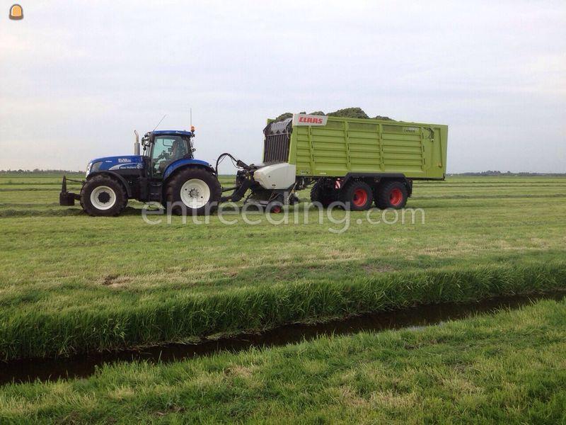 Opraapwagen Claas Cargos met trekker