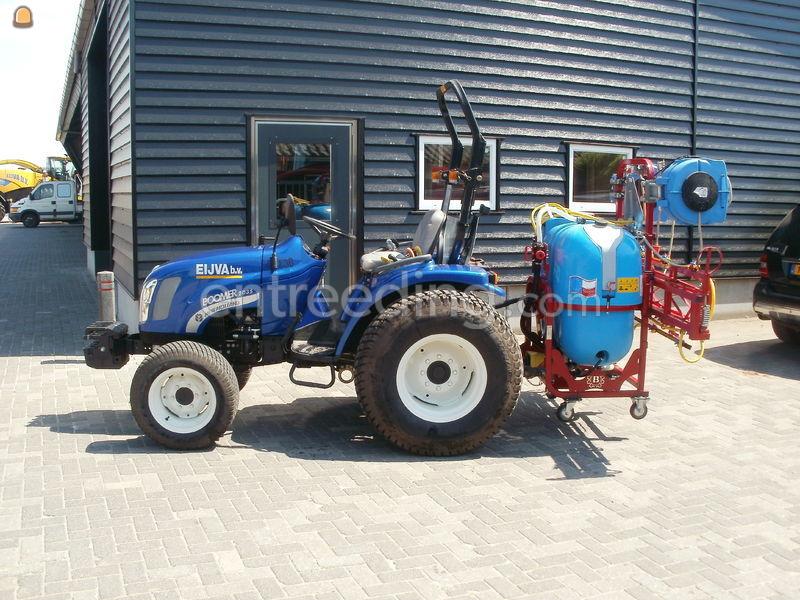 Veldspuit met boomer