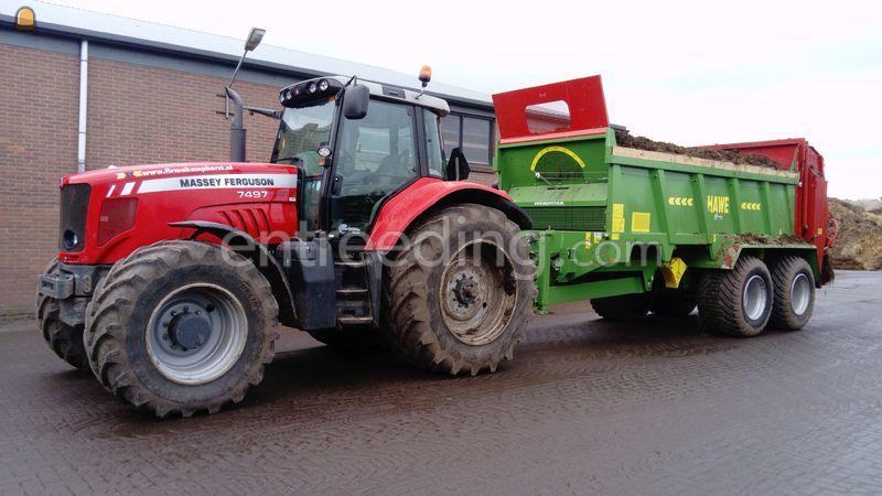 MF 7497 + Hawe meststrooier