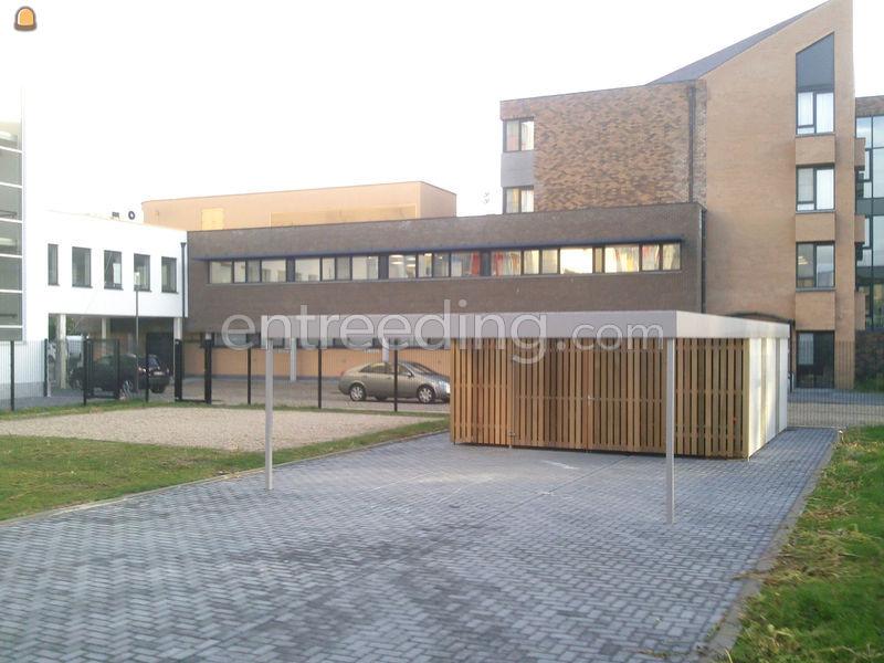 Plaatsing overkappingen en straatmeubilair