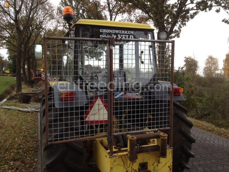 Met lier, vijzel en bezem