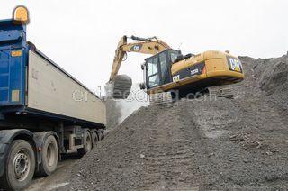 Caterpillar 323D met hijs... Omgeving Beverwijk