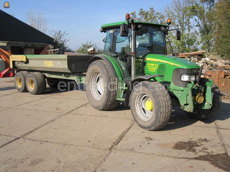 Trekker met gazonbanden