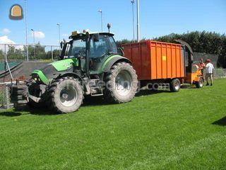 Trekker + takkenhakselaar... Omgeving Kamerik