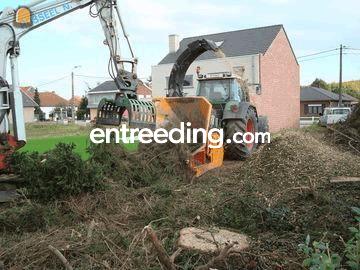 Tractor met hakselaar combinatie