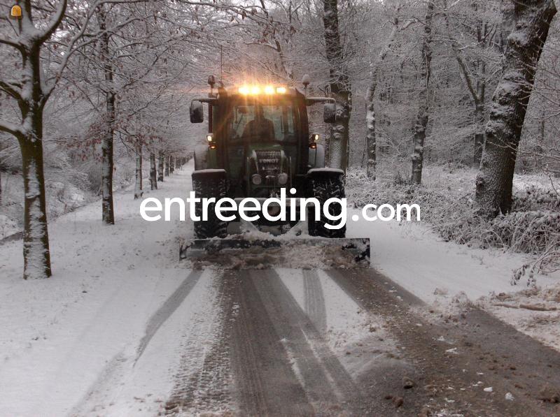 Fendt412 met sneeuwschuif