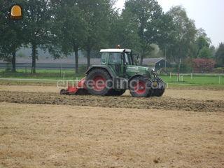 Fendt 820 + hakfrees Omgeving Groningen West
