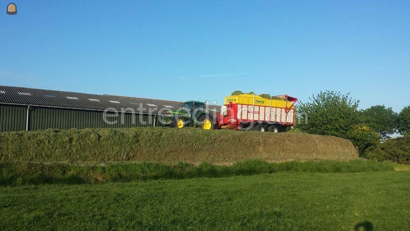 JD + Pottinger opraapsnijwagen