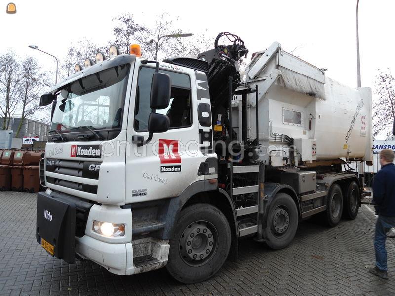 Vrachtwagen met perscontainer