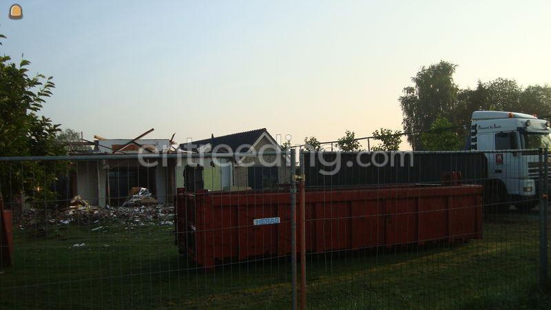 Laatvloer + div bakken