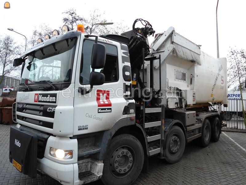 Vrachtwagen met perscontainer