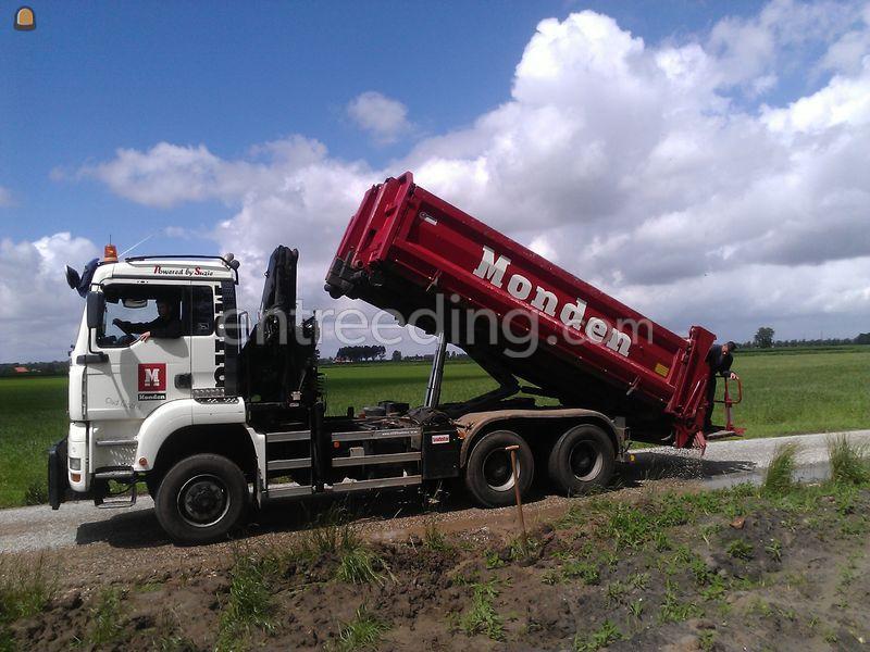 Splitstrooier achter vrachtwagen,slijtlaag