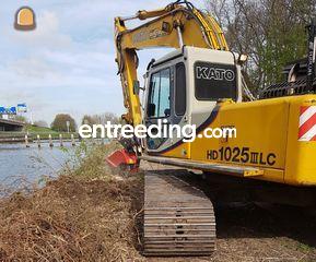 Rups-,mobiel met stobbenf... Omgeving Maarssen