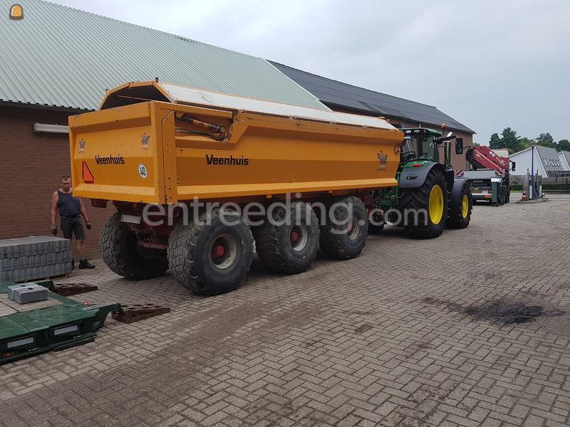 John Deere 6215 R met Tridemkieper