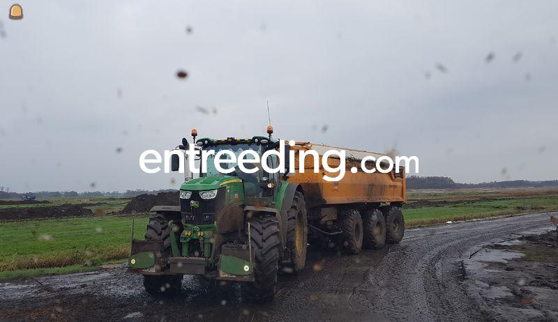 John Deere 6215 R met Tridemkieper