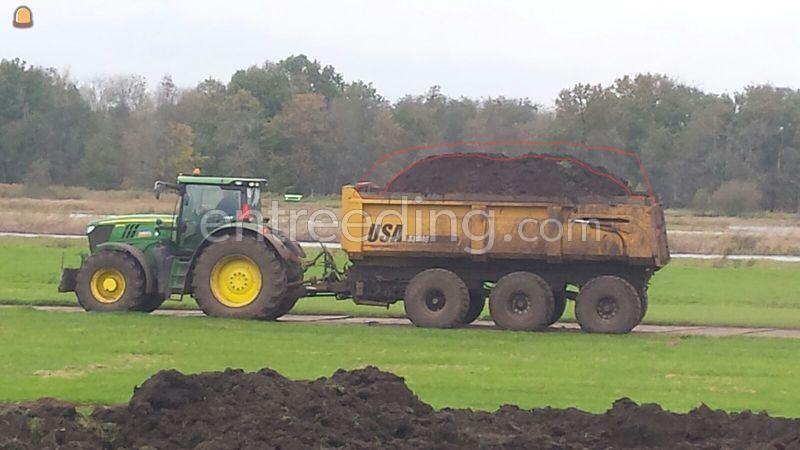 John Deere 6210R met tridemkipper