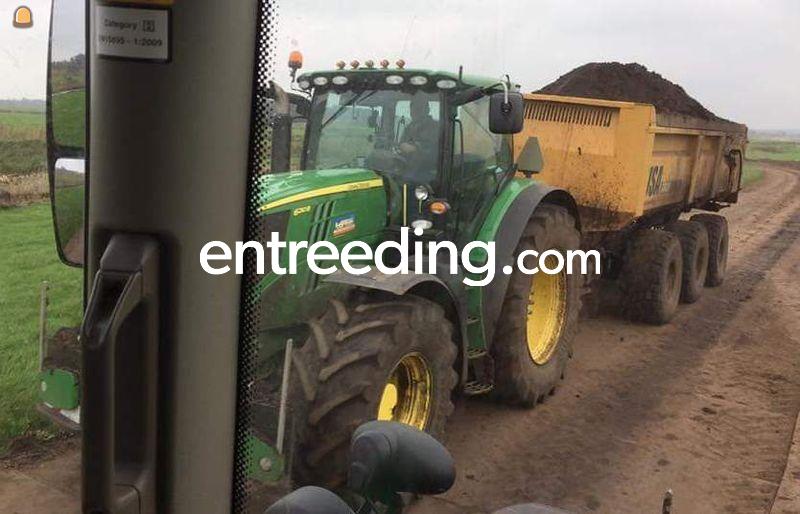 John Deere 6210R met tridemkipper