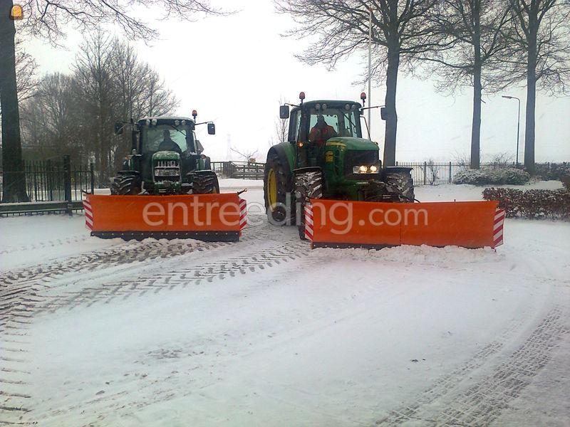 John Deere + sneeuwschuif