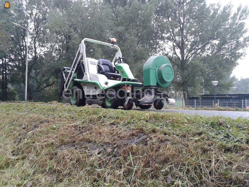 Etesia zuigmachine met bladblazer