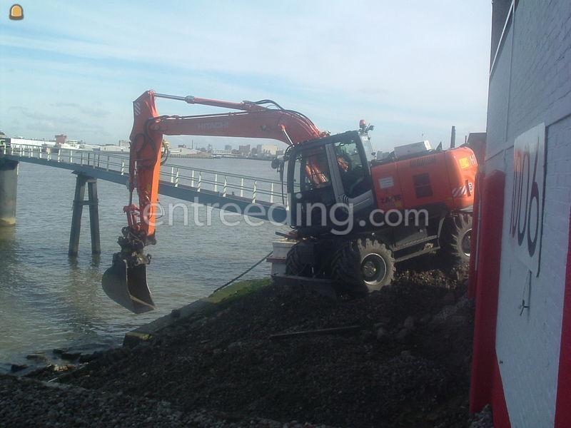Hitachi ZX170-3 met L.M.B.