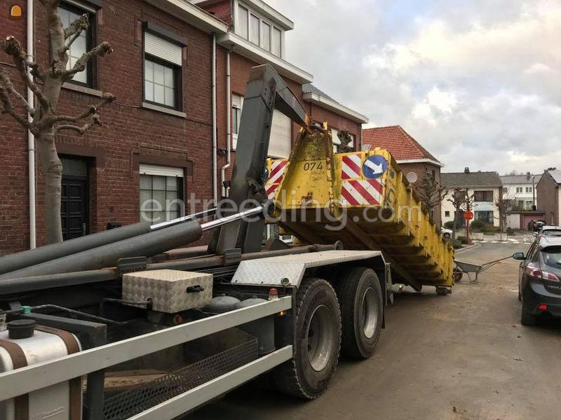 Verhuur containers, materieel met bediening