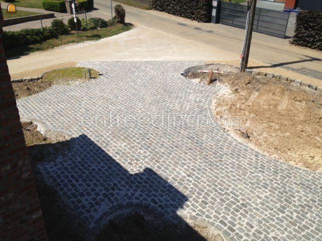 Wegenwerken, verhardingswerken zowel particulier als overheid en industrie