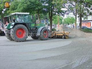 trekker met rolbezem  Omgeving Elburg