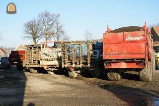 tractoren + mestverspreid... Omgeving Goes
